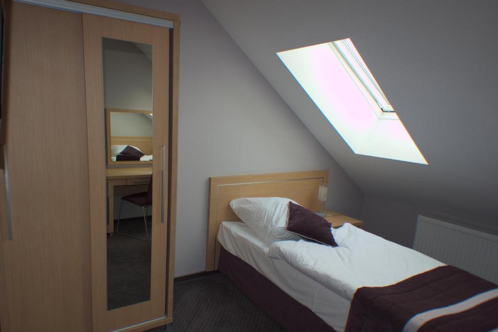 Hotel Pod Zlota Korona Opole Værelse billede